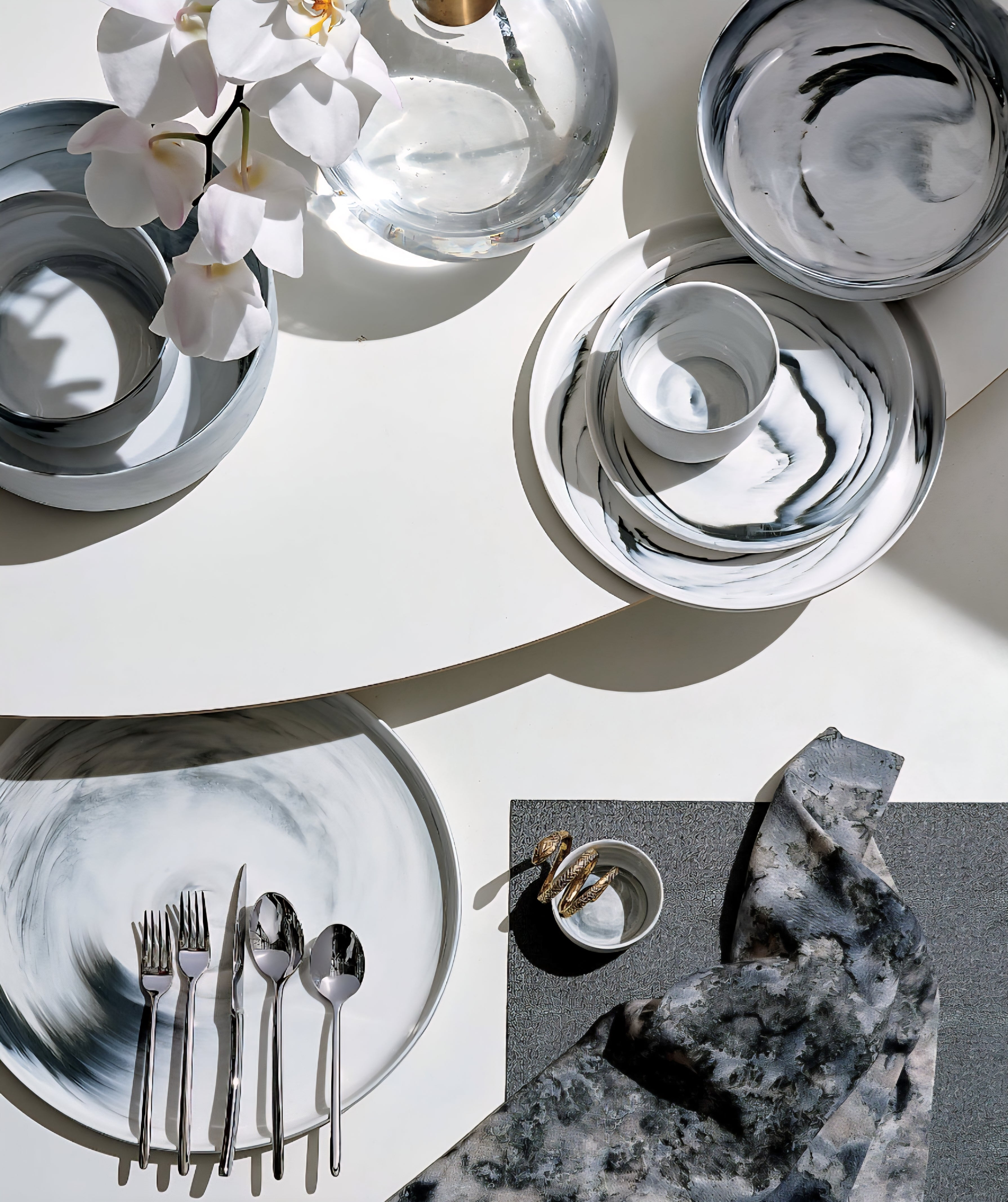 THE ONE × Swirl — 3-Piece Black and White Dinnerware Set