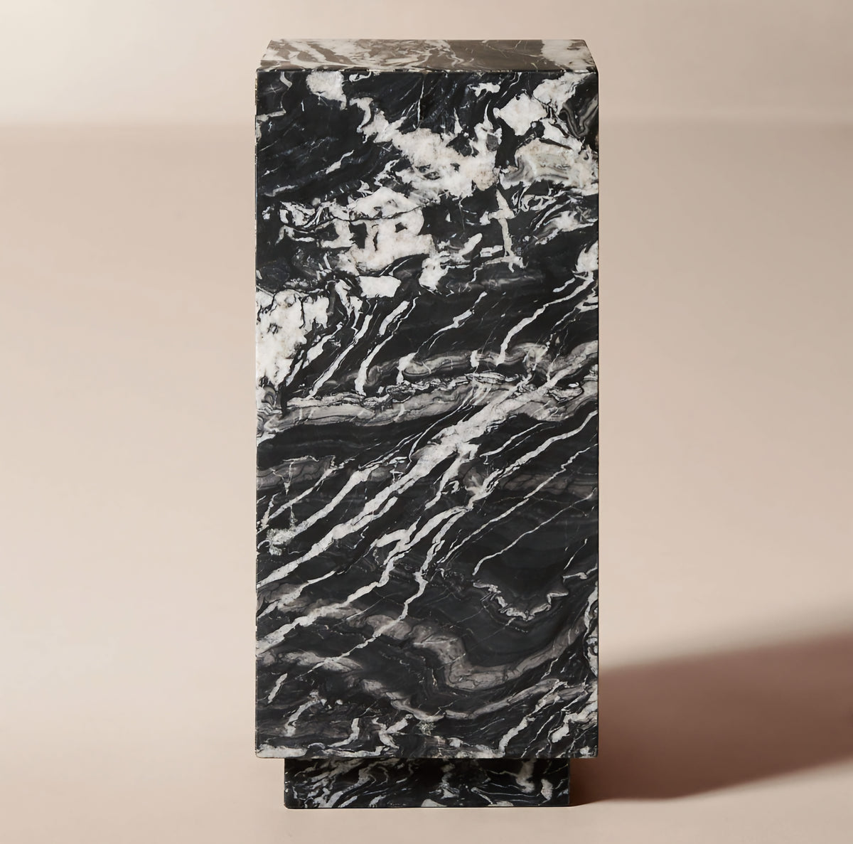 THE ONE × Enyo — Mesa auxiliar de mármol