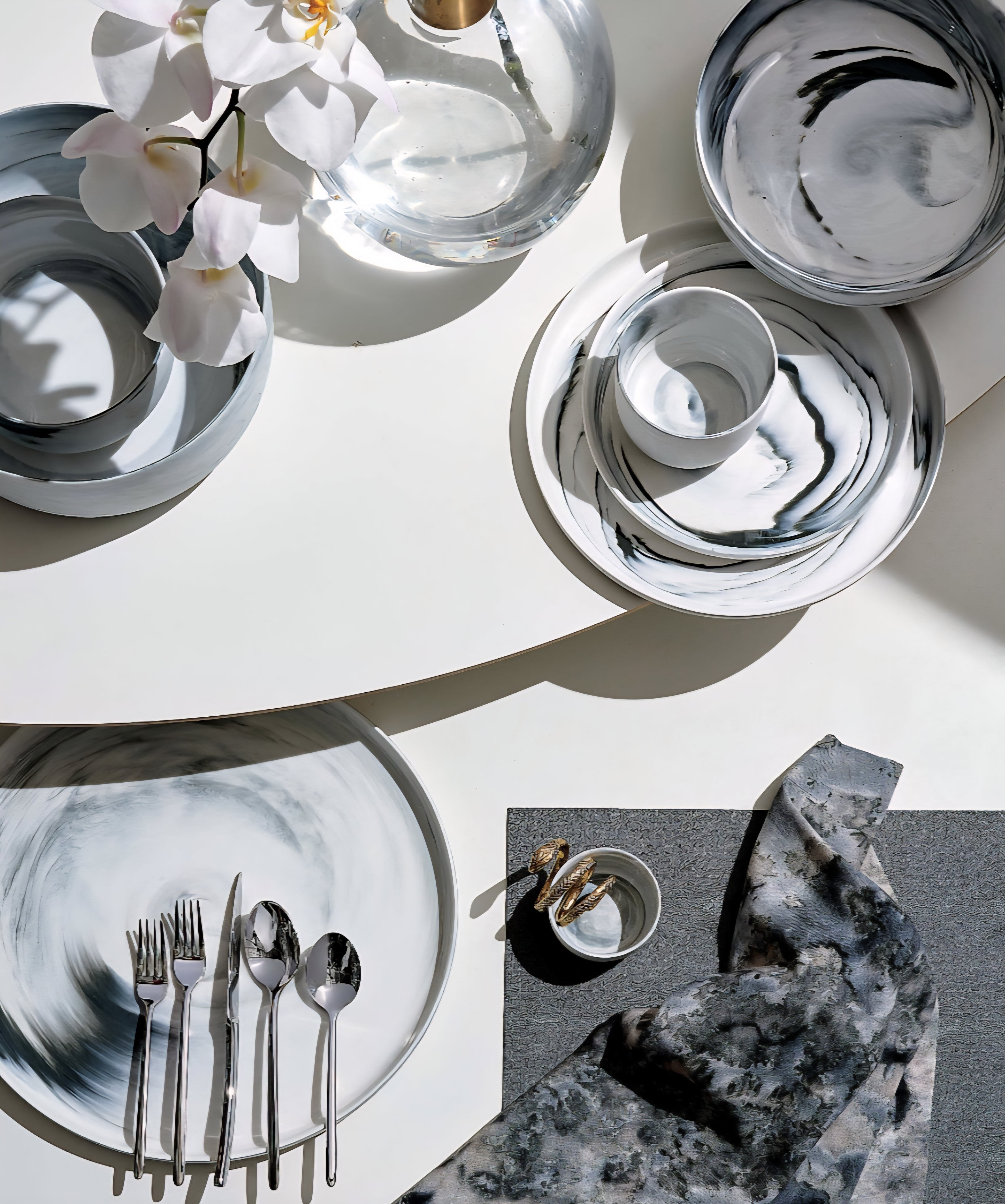 THE ONE × Swirl — 3-Piece Black and White Dinnerware Set
