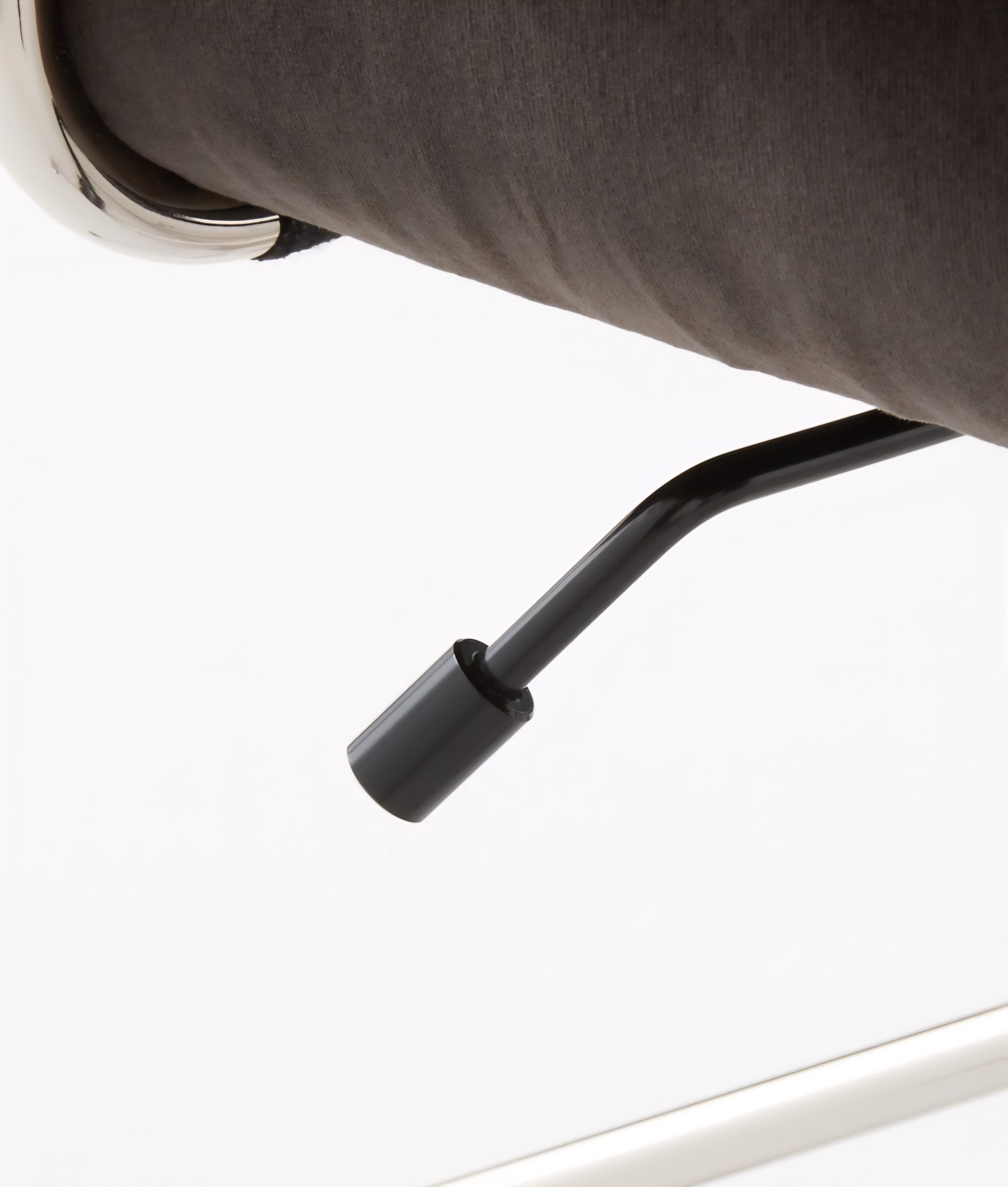 THE ONE × Saviti — Velvet Office Chair