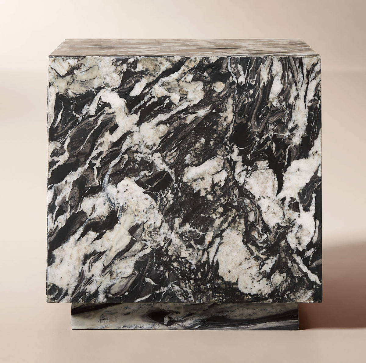 THE ONE × Enyo — Mesa auxiliar de mármol