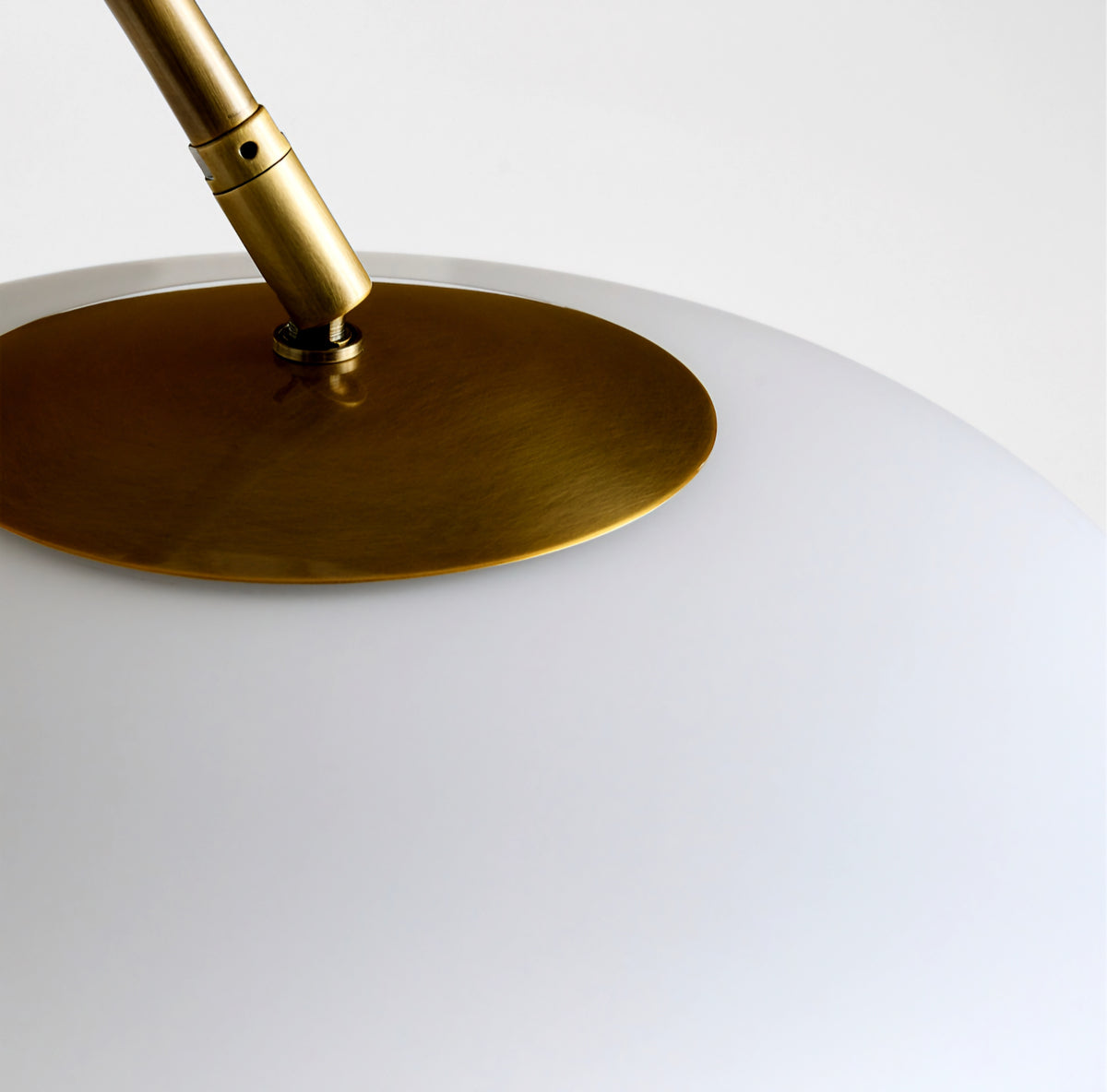 THE ONE × Moon — Lampadaire en laiton en forme d’arche avec abat-jour en verre