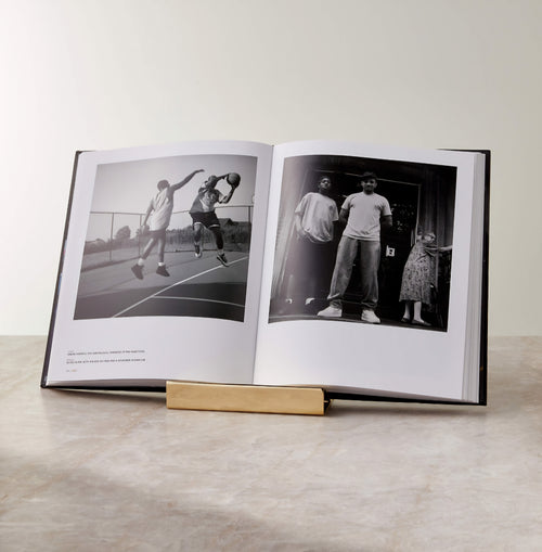 THE ONE × Brass — Buchpräsentationsständer