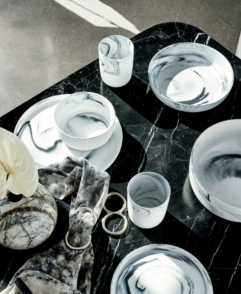 THE ONE × Swirl — Black and White Serving Bowl