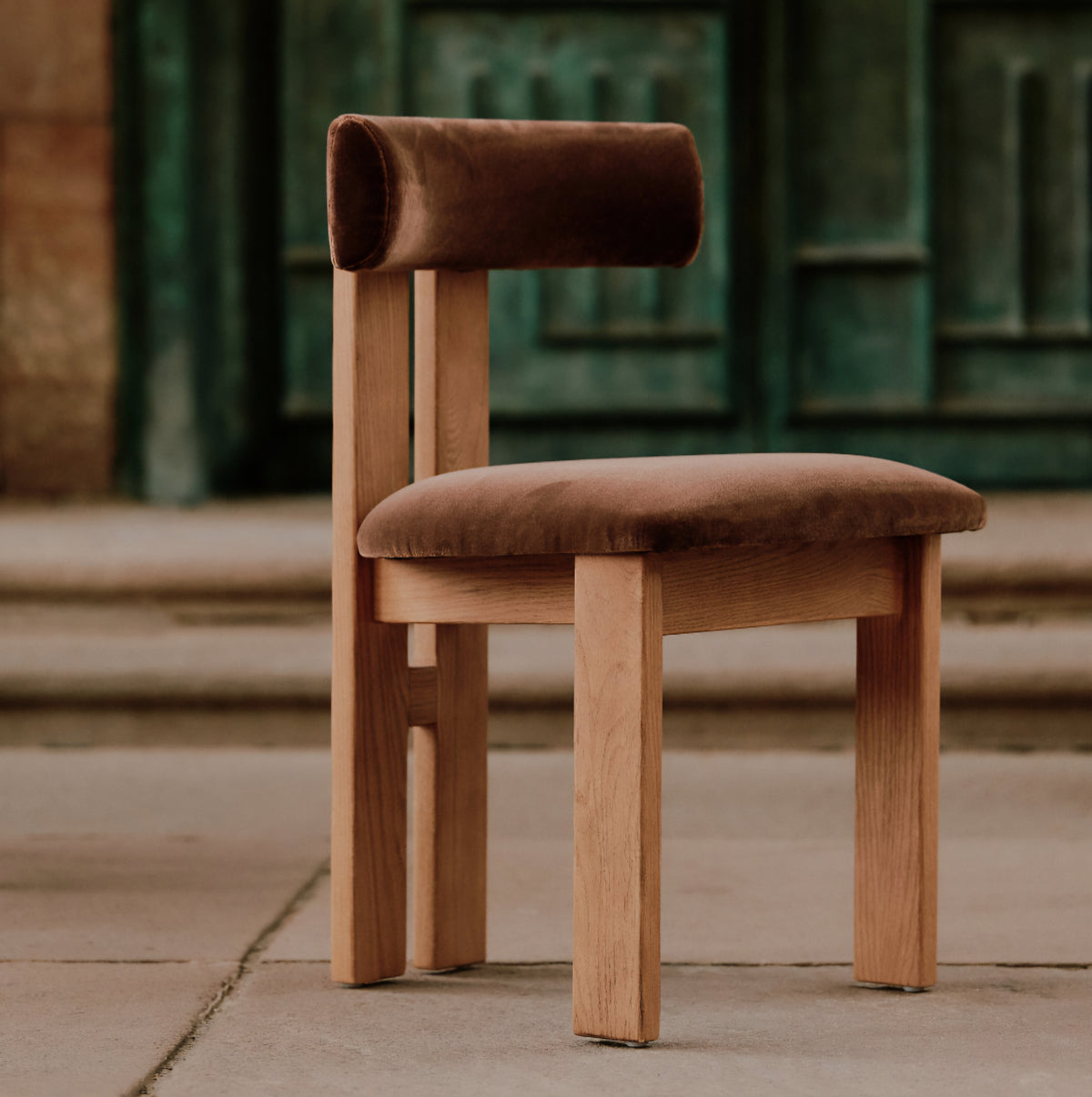 THE ONE × Ceremonie — Chaise de salle à manger en bouclé