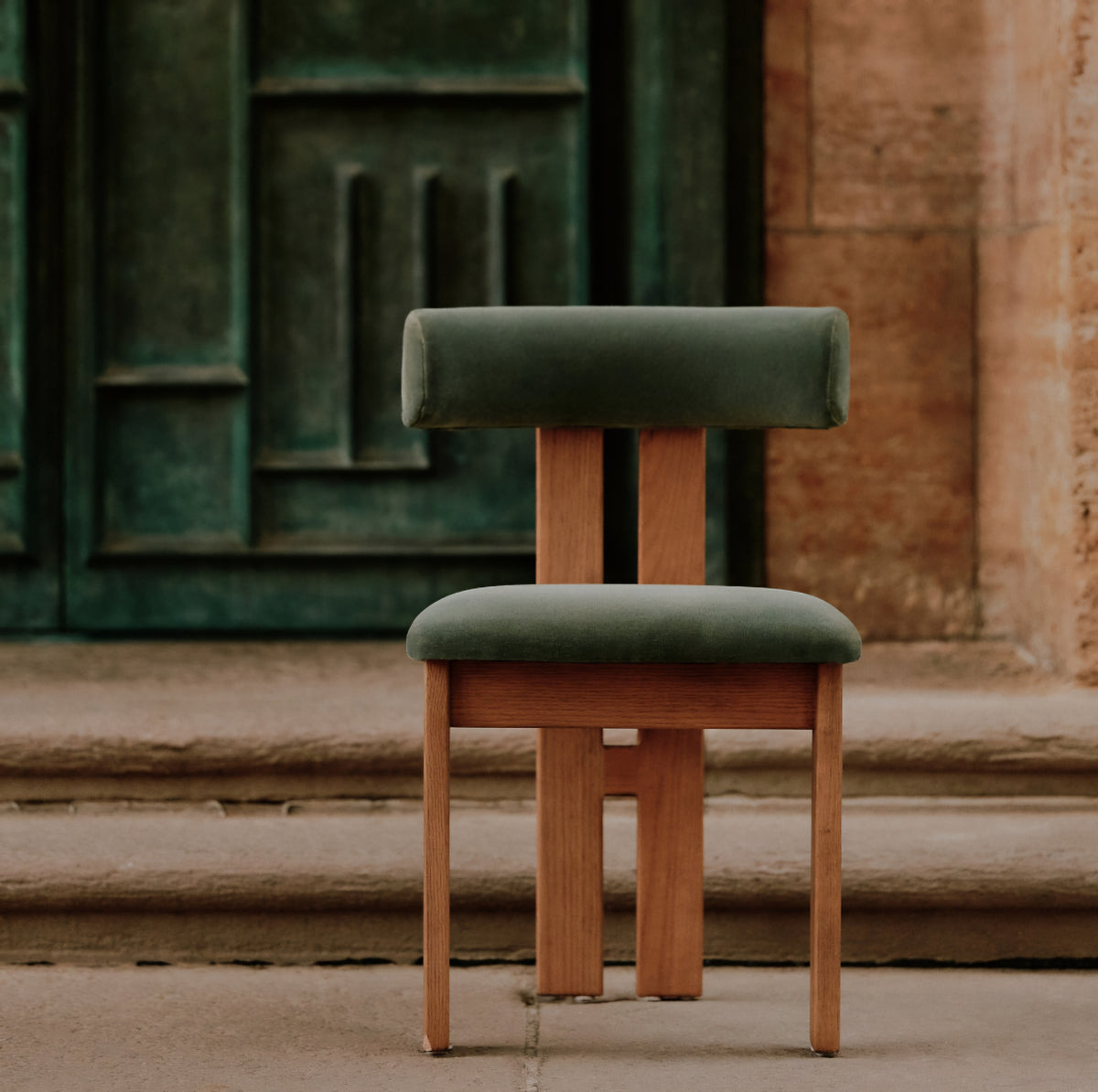 THE ONE × Ceremonie — Chaise de salle à manger en bouclé