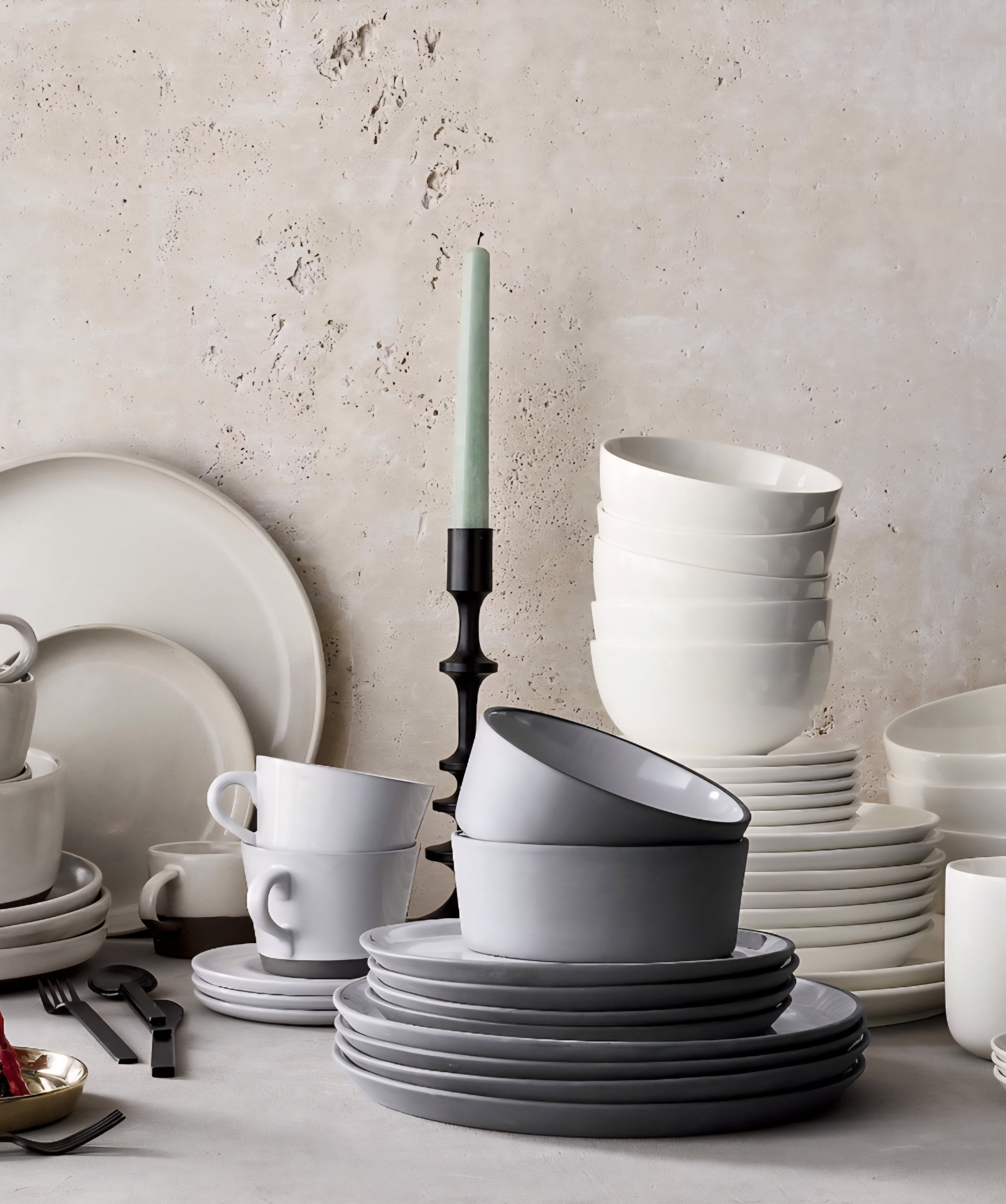 THE ONE × Contact — White Ceramic Dinner Plates with Black Rim
