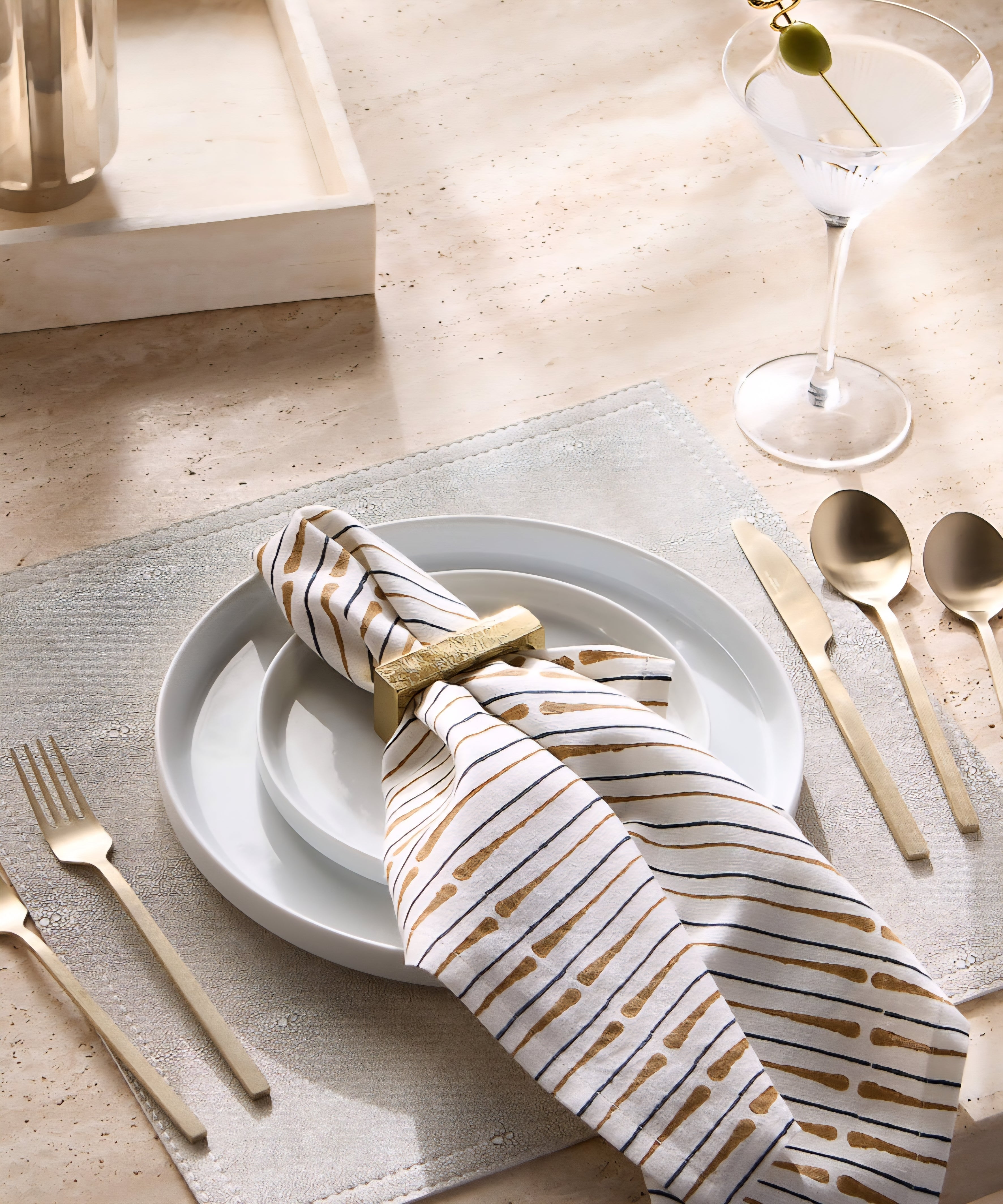 THE ONE × Frank — White Dinner Plates