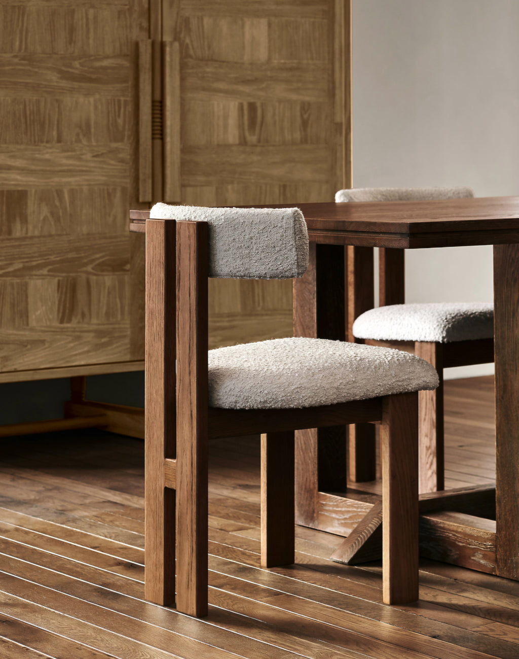 THE ONE × Ceremonie — Chaise de salle à manger en bouclé