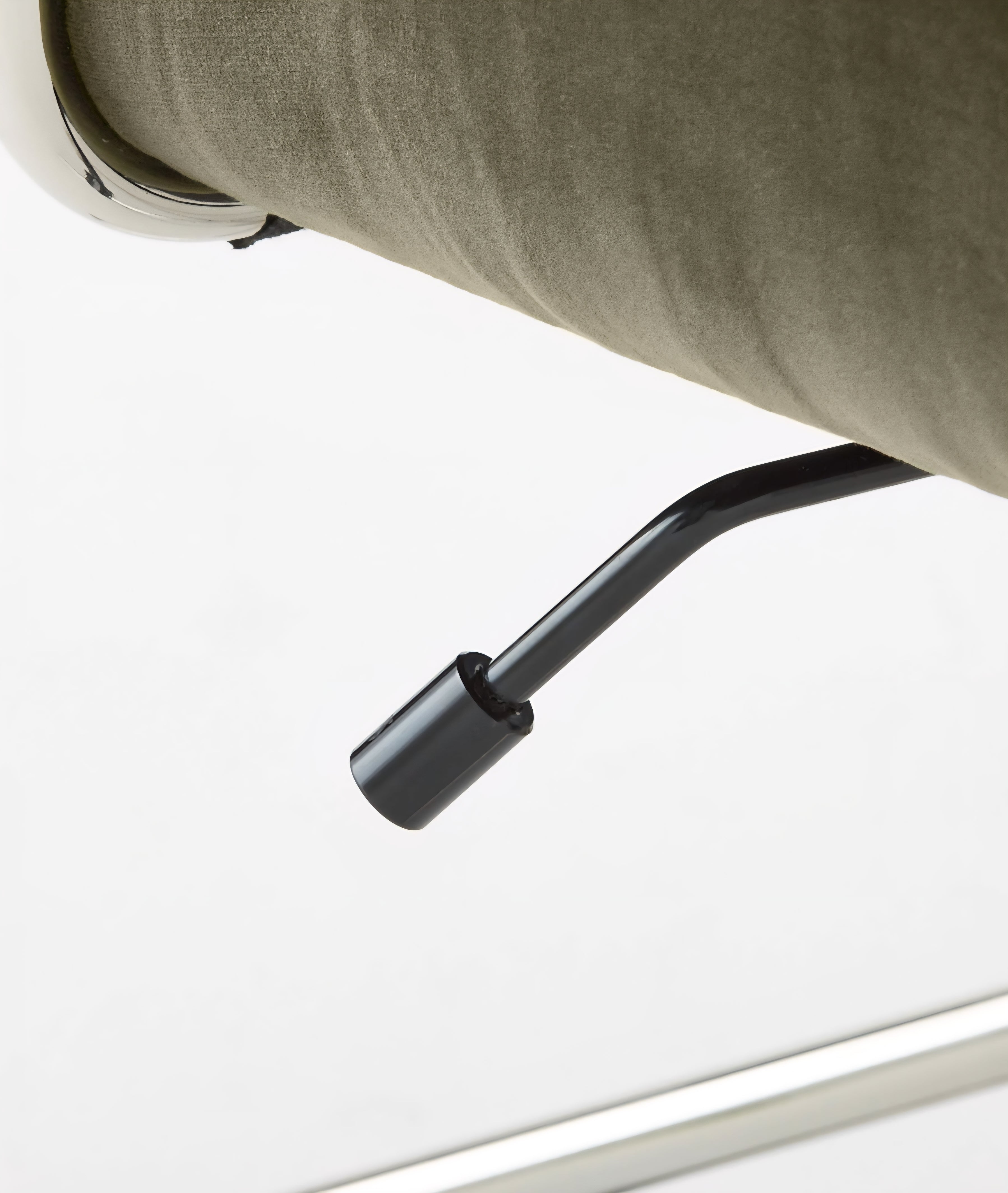 THE ONE × Saviti — Velvet Office Chair