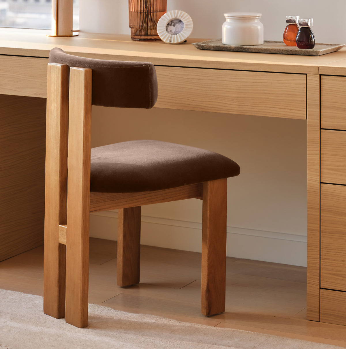 THE ONE × Ceremonie — Chaise de salle à manger en bouclé