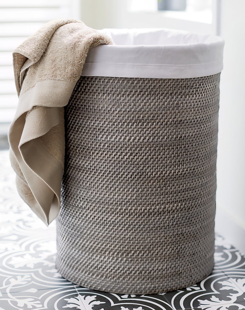 THE ONE × Sedona — White Hamper with Laundry Bag Liner