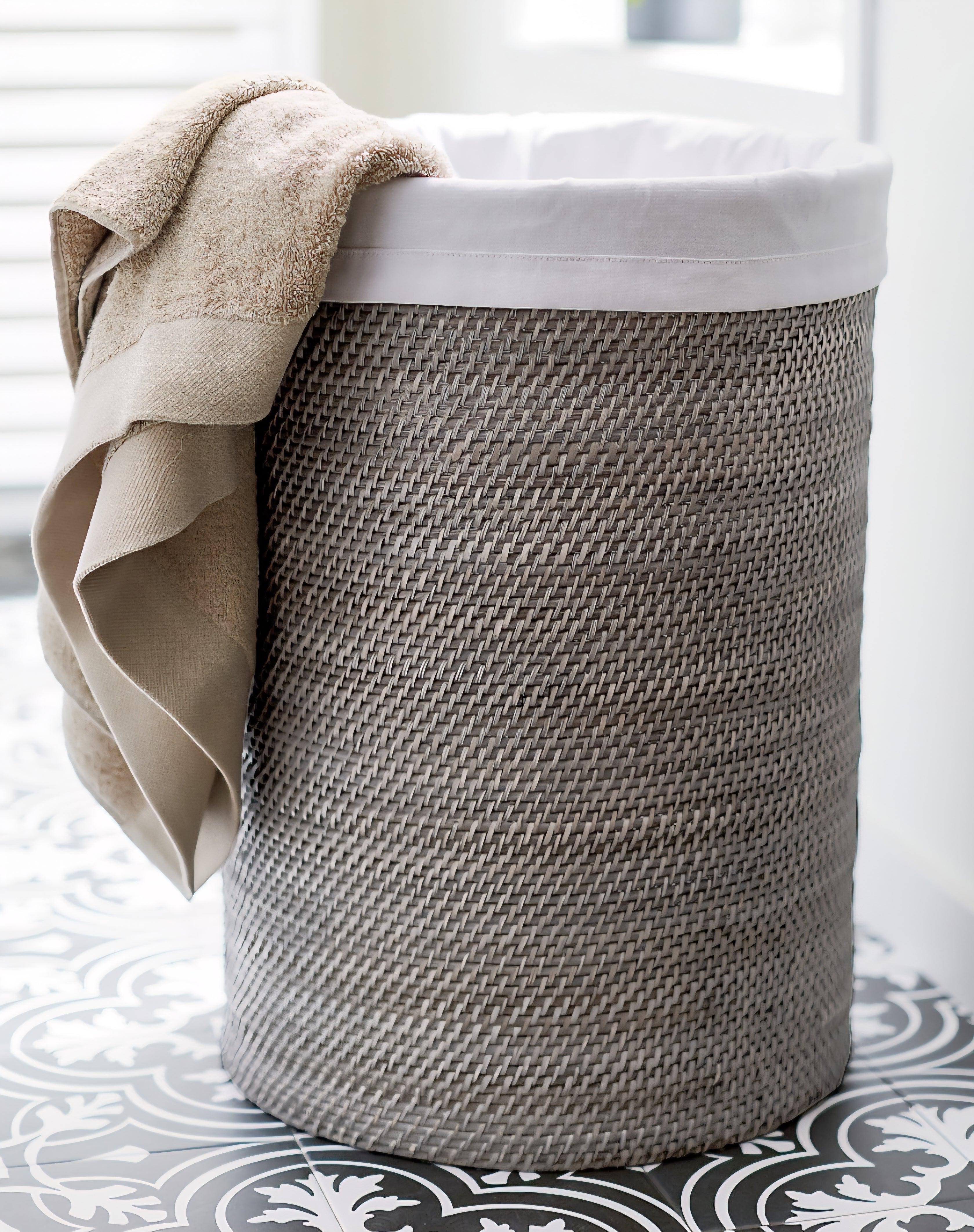 THE ONE × Sedona — White Hamper with Laundry Bag Liner