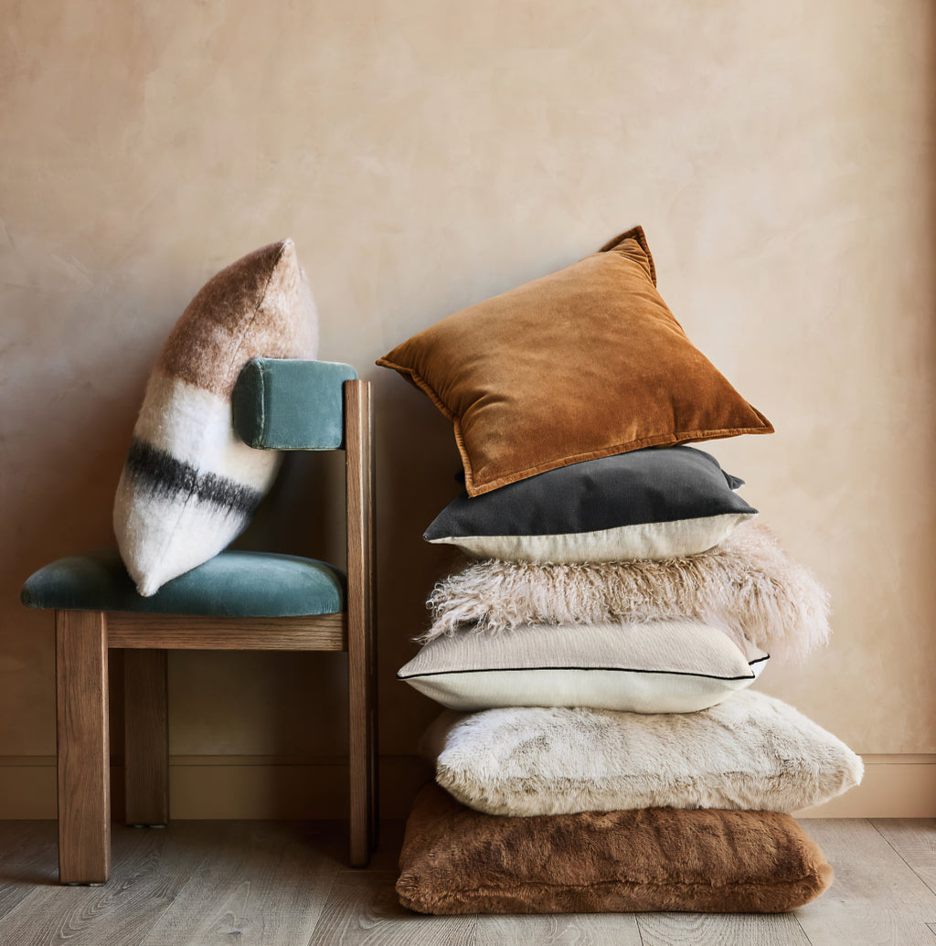 THE ONE × Ceremonie — Chaise de salle à manger en bouclé