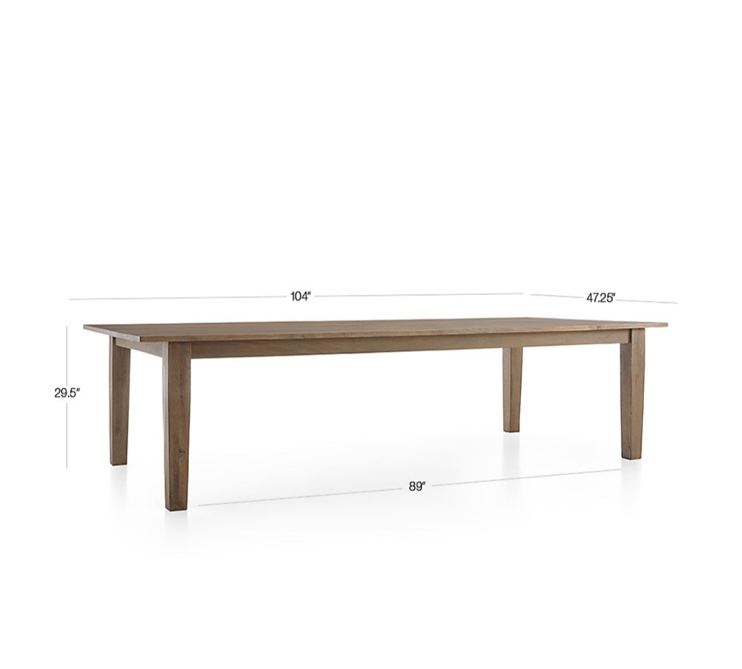 THE ONE × Basque — Table à manger en bois massif brun clair vieilli