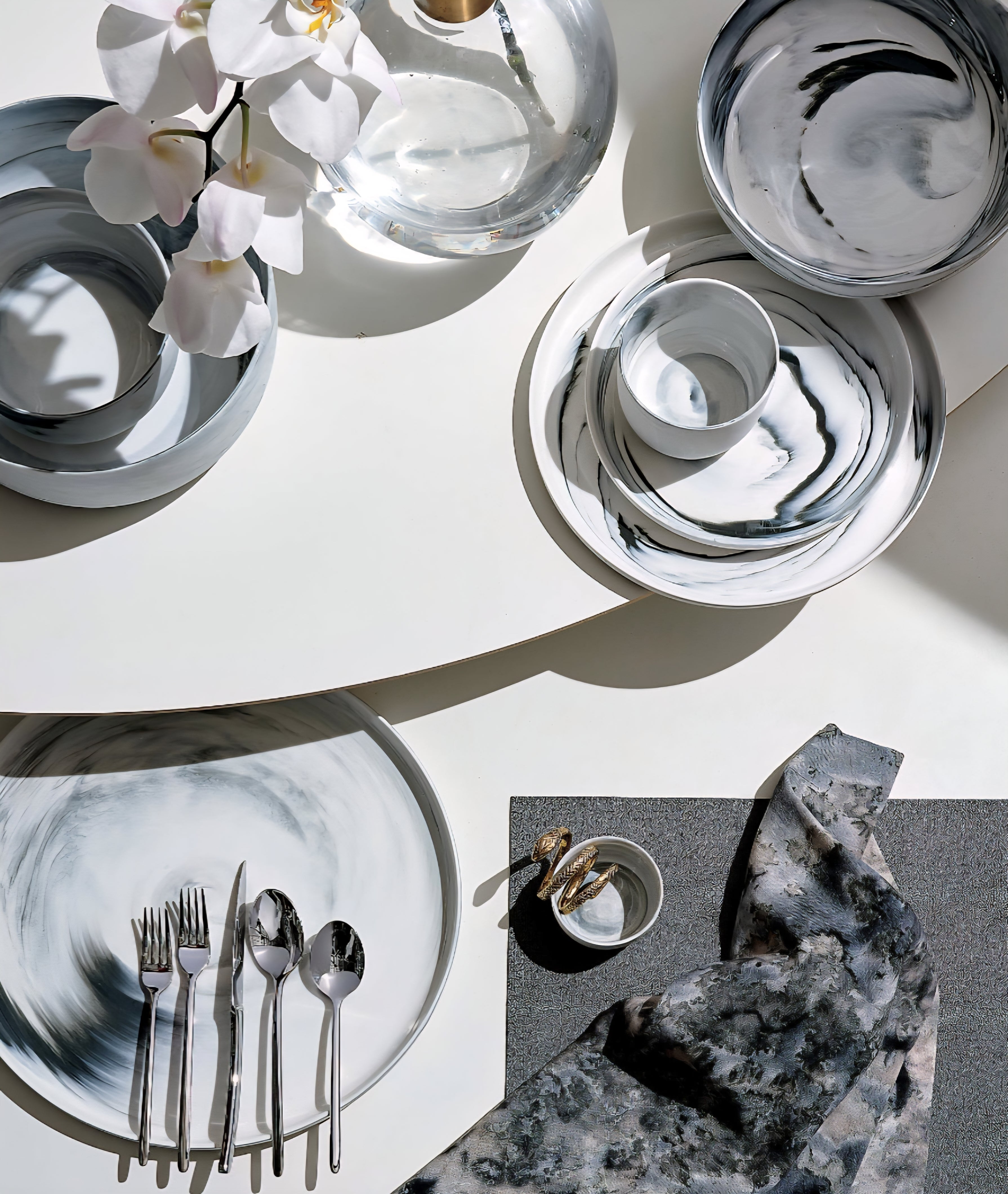 THE ONE × Swirl — Black and White Dinner Plates
