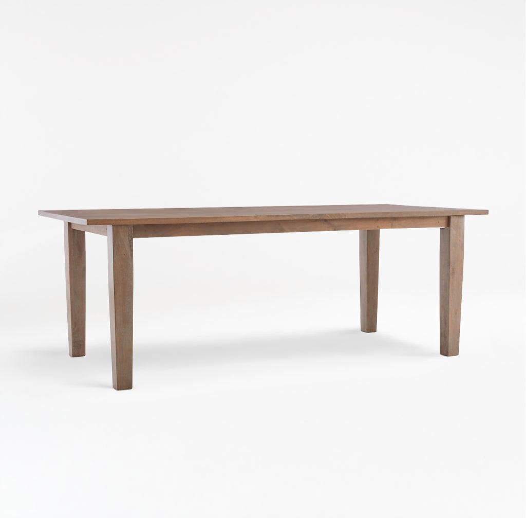 THE ONE × Basque — Table à manger en bois massif brun clair vieilli